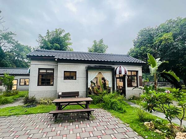 台南遊記:吐司吐司早餐店。水交社文化園區。莉莉水果