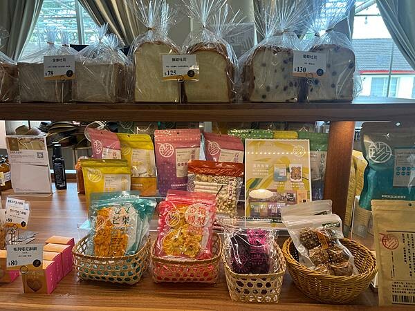 陽明山草山小鎮:大衛小小羊David & Alpaca,近距 陽明山草山小鎮:大衛小小羊David & Alpaca,近距