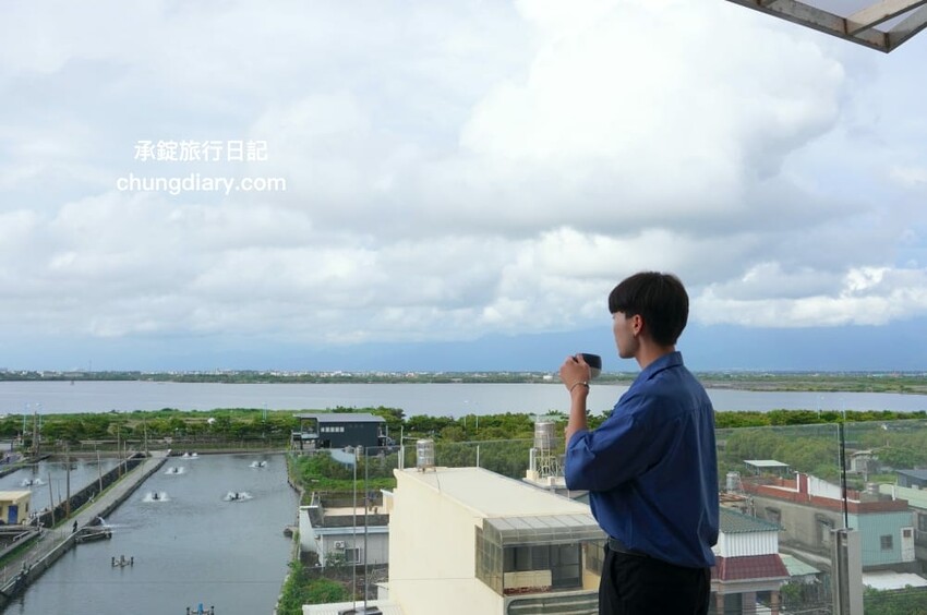 屏東x小琉球兩天一夜！入住緩慢大鵬灣民宿、山川琉璃吊橋、東港王船文化、美人洞、山豬溝、烏鬼洞｜雄獅國內旅遊行程 - 承錠旅行日記