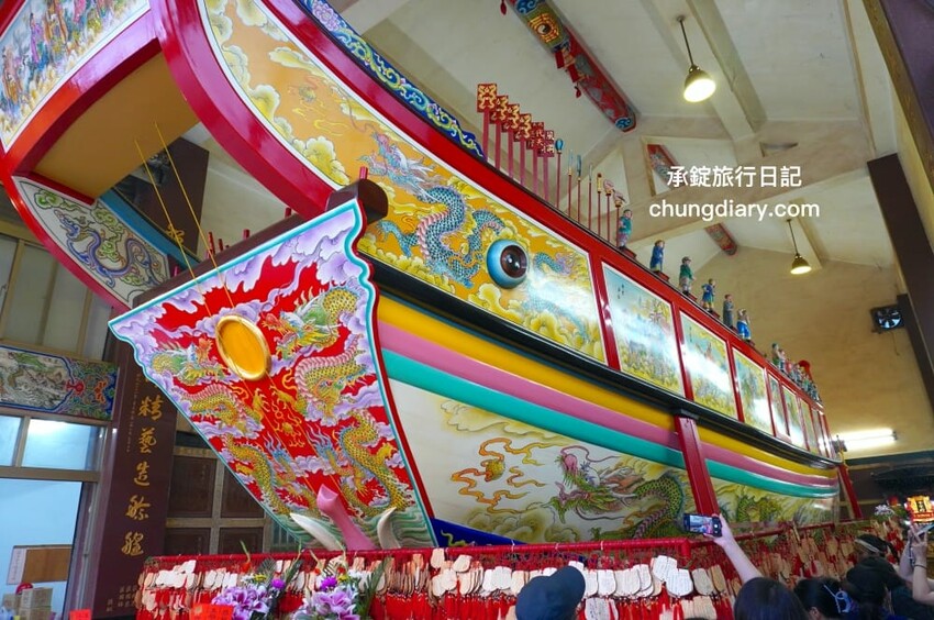 屏東x小琉球兩天一夜！入住緩慢大鵬灣民宿、山川琉璃吊橋、東港王船文化、美人洞、山豬溝、烏鬼洞｜雄獅國內旅遊行程 - 承錠旅行日記