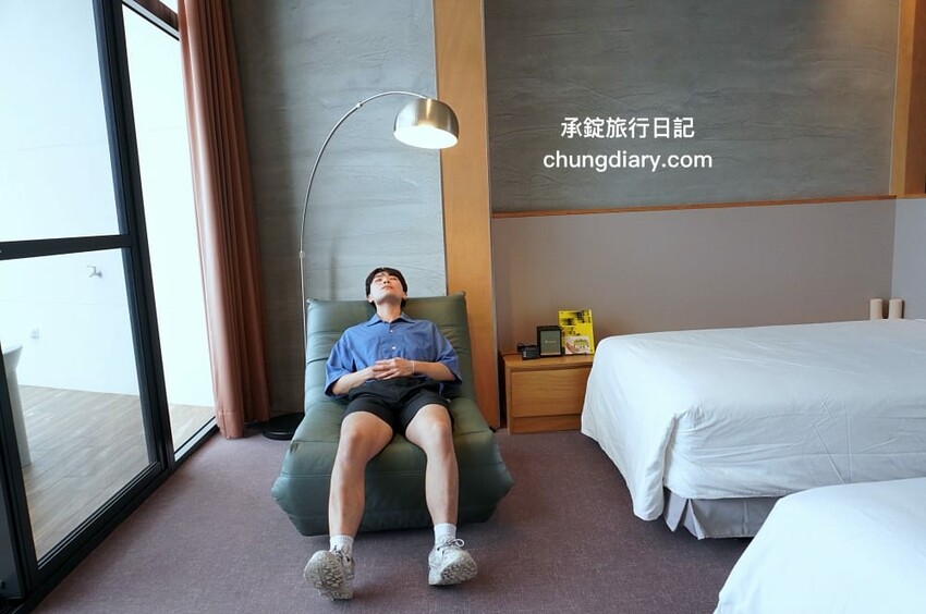 屏東x小琉球兩天一夜！入住緩慢大鵬灣民宿、山川琉璃吊橋、東港王船文化、美人洞、山豬溝、烏鬼洞｜雄獅國內旅遊行程 - 承錠旅行日記