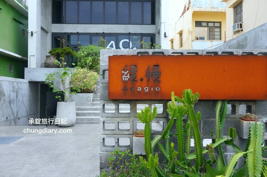 屏東x小琉球兩天一夜！入住緩慢大鵬灣民宿、山川琉璃吊橋、東港王船文化、美人洞、山豬溝、烏鬼洞｜雄獅國內旅遊行程 - 承錠旅行日記