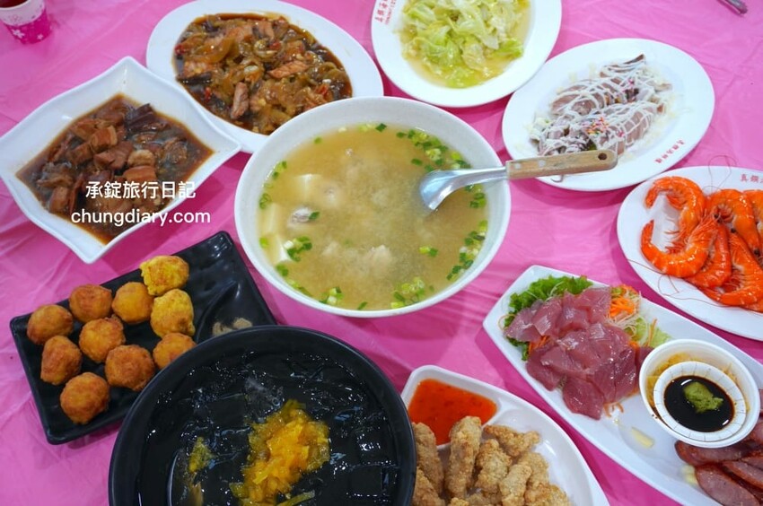 屏東x小琉球兩天一夜！入住緩慢大鵬灣民宿、山川琉璃吊橋、東港王船文化、美人洞、山豬溝、烏鬼洞｜雄獅國內旅遊行程 - 承錠旅行日記