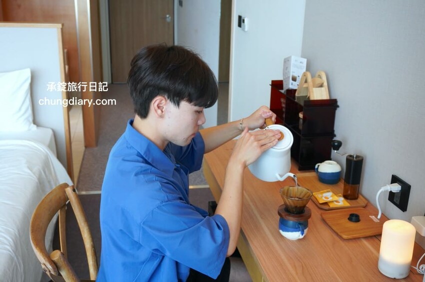 屏東x小琉球兩天一夜！入住緩慢大鵬灣民宿、山川琉璃吊橋、東港王船文化、美人洞、山豬溝、烏鬼洞｜雄獅國內旅遊行程 - 承錠旅行日記