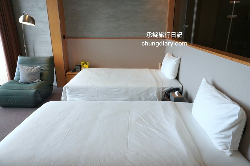 屏東x小琉球兩天一夜！入住緩慢大鵬灣民宿、山川琉璃吊橋、東港王船文化、美人洞、山豬溝、烏鬼洞｜雄獅國內旅遊行程 - 承錠旅行日記