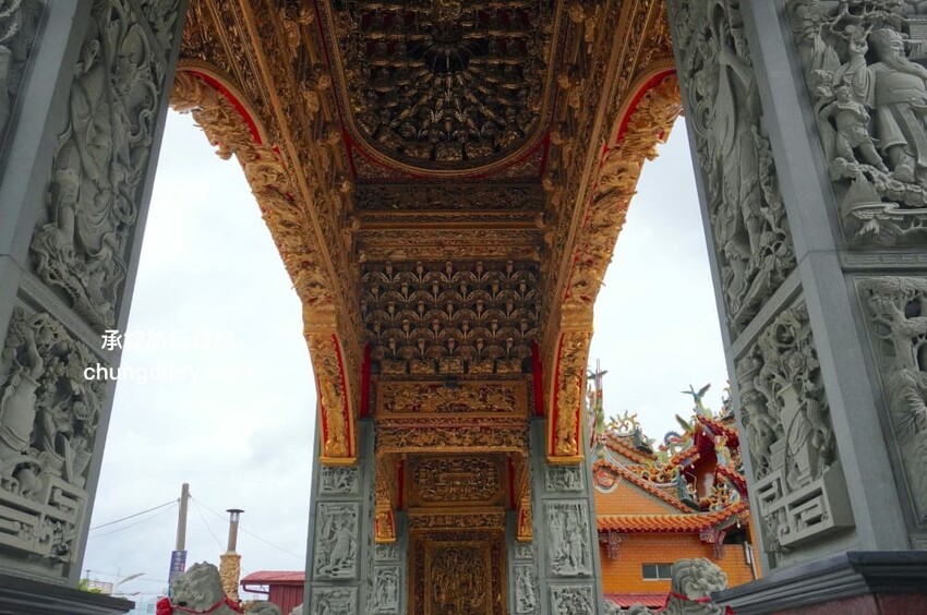 屏東x小琉球兩天一夜！入住緩慢大鵬灣民宿、山川琉璃吊橋、東港王船文化、美人洞、山豬溝、烏鬼洞｜雄獅國內旅遊行程 - 承錠旅行日記