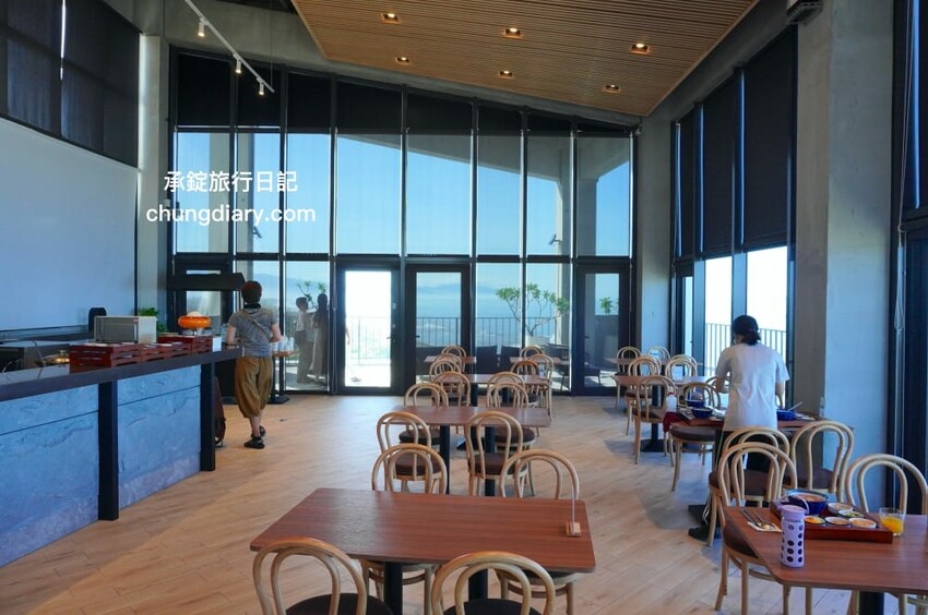 屏東x小琉球兩天一夜！入住緩慢大鵬灣民宿、山川琉璃吊橋、東港王船文化、美人洞、山豬溝、烏鬼洞｜雄獅國內旅遊行程 - 承錠旅行日記