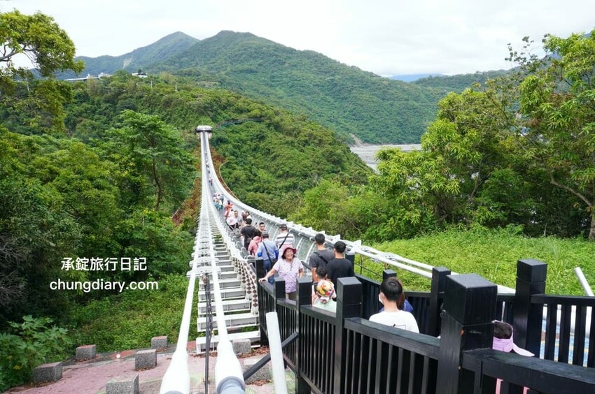 屏東x小琉球兩天一夜！入住緩慢大鵬灣民宿、山川琉璃吊橋、東港王船文化、美人洞、山豬溝、烏鬼洞｜雄獅國內旅遊行程 - 承錠旅行日記