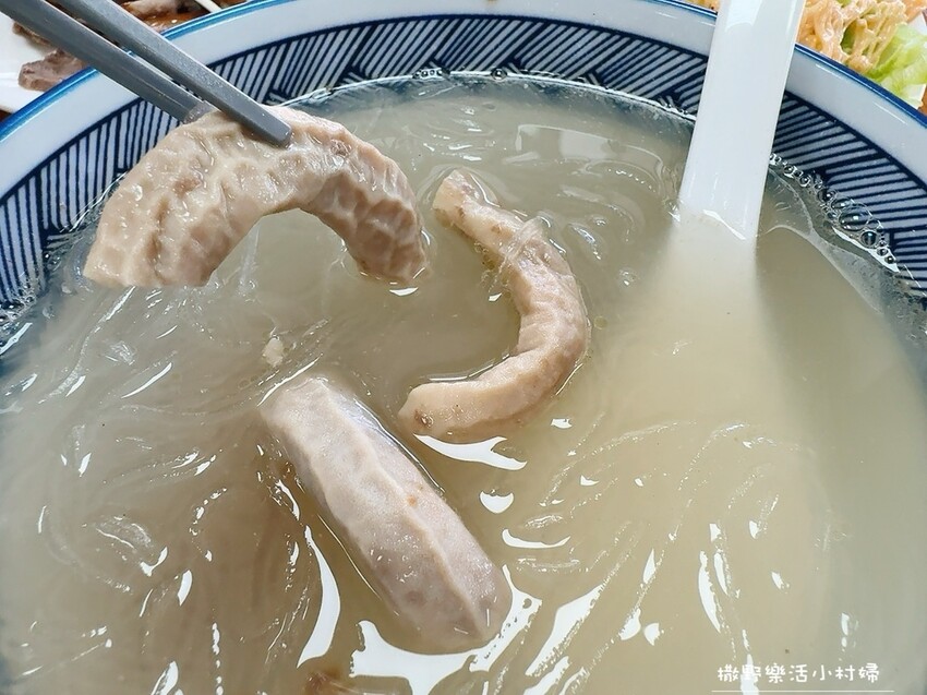 宜蘭最強豬腸冬粉【林家豬腸冬粉_礁溪店】大骨、薏仁及中藥材細