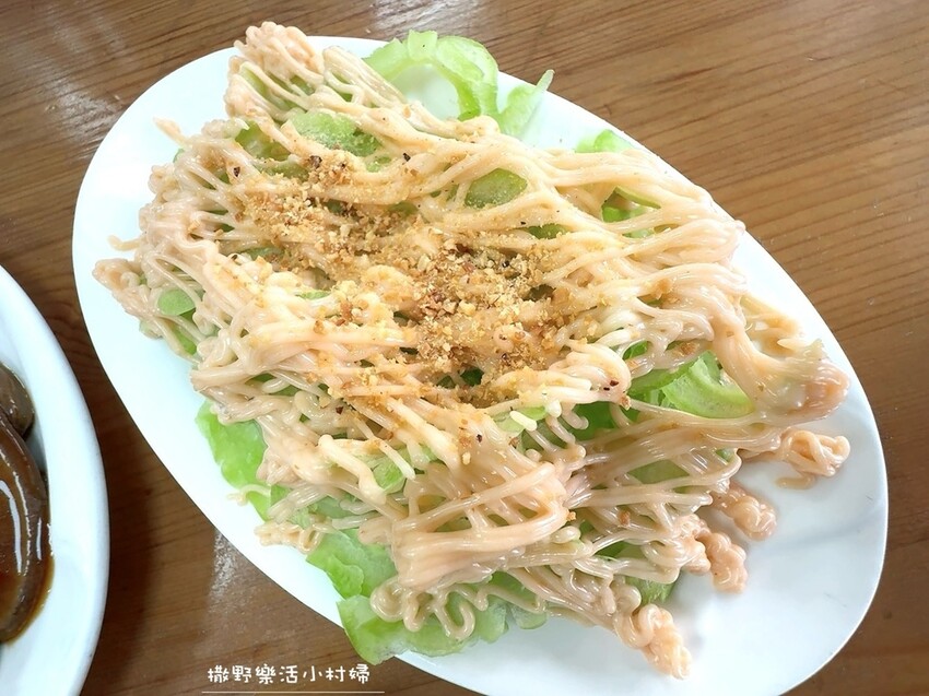 宜蘭最強豬腸冬粉【林家豬腸冬粉_礁溪店】大骨、薏仁及中藥材細