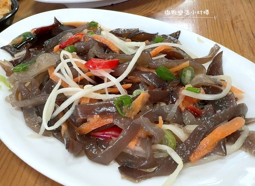 宜蘭最強豬腸冬粉【林家豬腸冬粉_礁溪店】大骨、薏仁及中藥材細