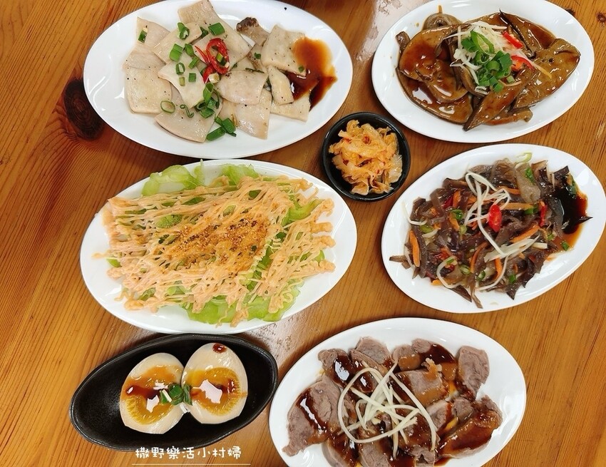 宜蘭最強豬腸冬粉【林家豬腸冬粉_礁溪店】大骨、薏仁及中藥材細