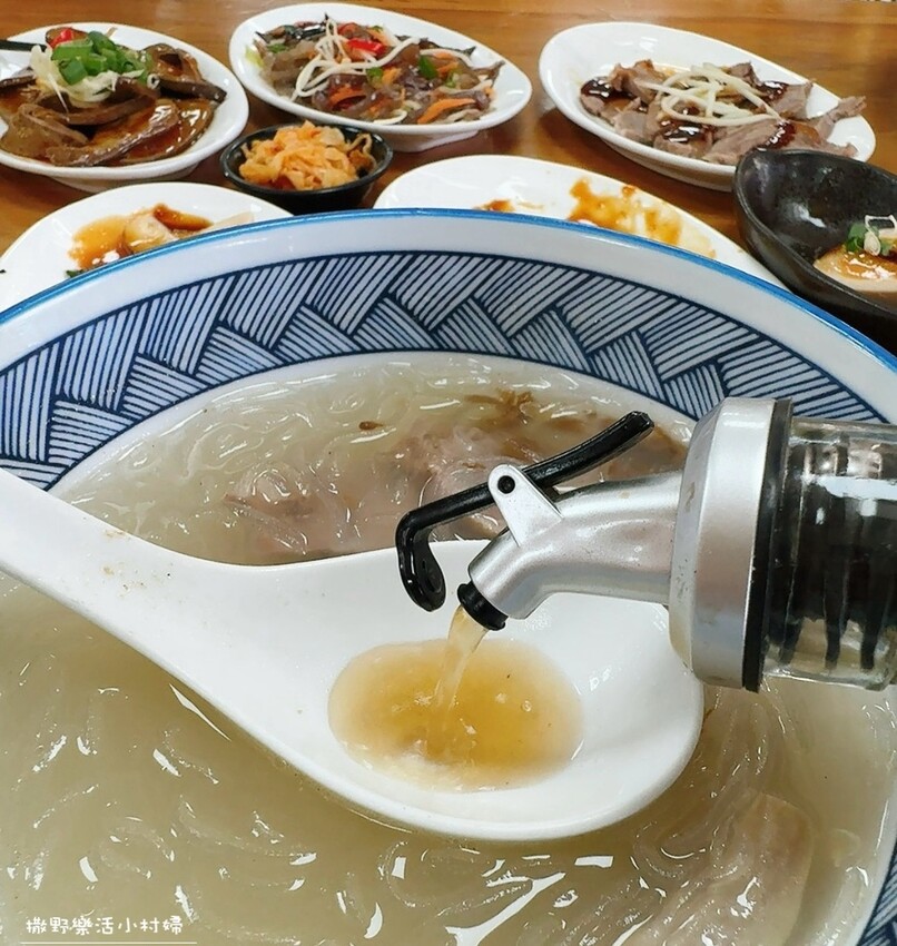 宜蘭最強豬腸冬粉【林家豬腸冬粉_礁溪店】大骨、薏仁及中藥材細