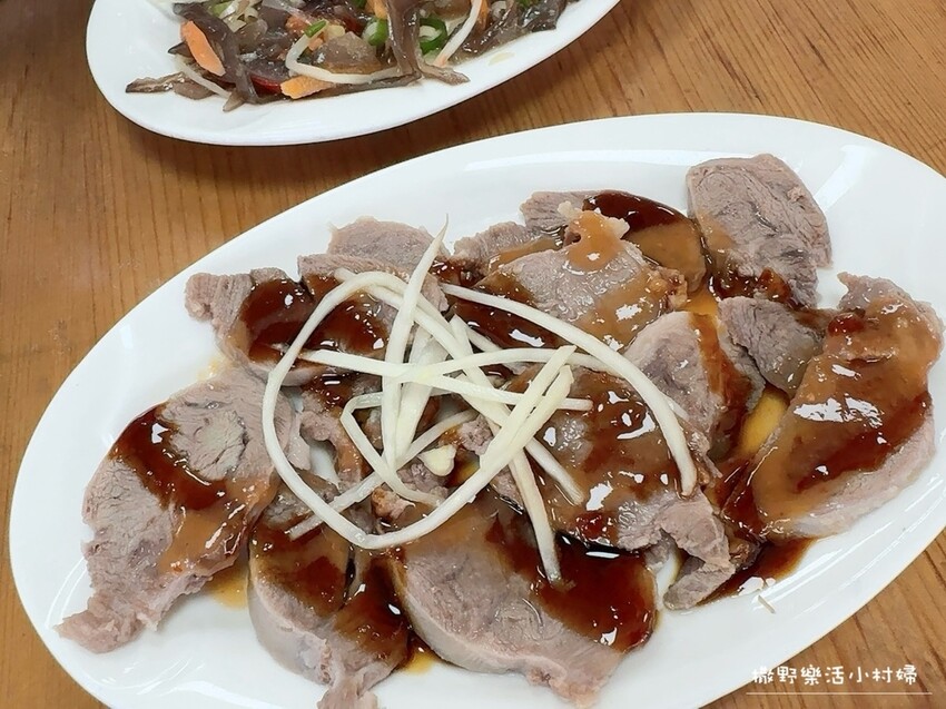 宜蘭最強豬腸冬粉【林家豬腸冬粉_礁溪店】大骨、薏仁及中藥材細