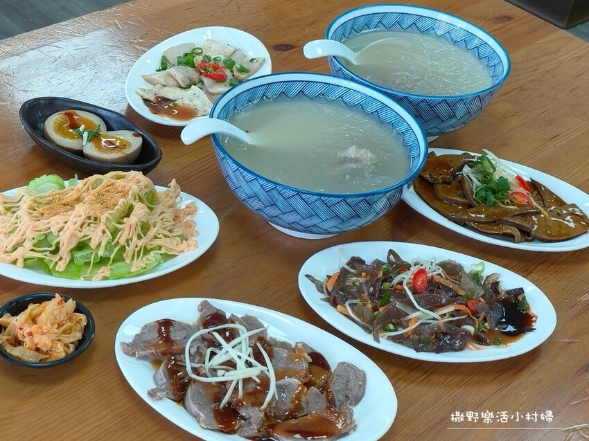 宜蘭最強豬腸冬粉【林家豬腸冬粉_礁溪店】大骨、薏仁及中藥材細