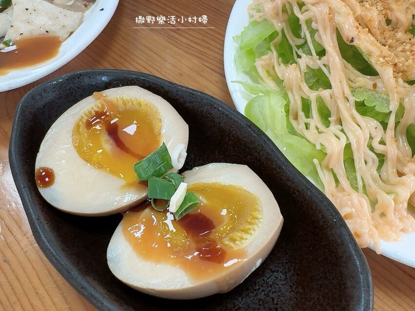 宜蘭最強豬腸冬粉【林家豬腸冬粉_礁溪店】大骨、薏仁及中藥材細