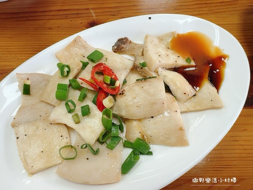 宜蘭最強豬腸冬粉【林家豬腸冬粉_礁溪店】大骨、薏仁及中藥材細