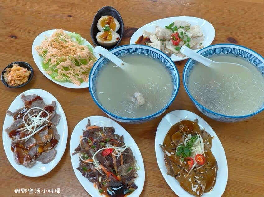 宜蘭最強豬腸冬粉【林家豬腸冬粉_礁溪店】大骨、薏仁及中藥材細