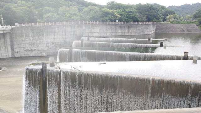 鯉魚潭水庫 - 鋸齒溢洪道