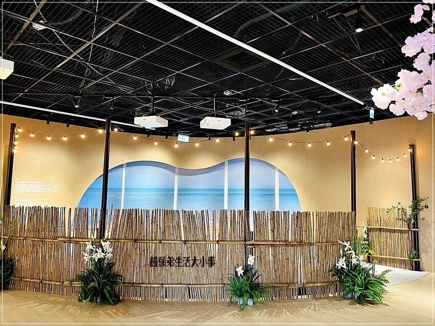 帶你深入三芝遊客中心！從古典風格建築到全新展覽，了解三芝名人的故事，享受親子友善環境，還有免費停車和可愛水池等你來體驗。