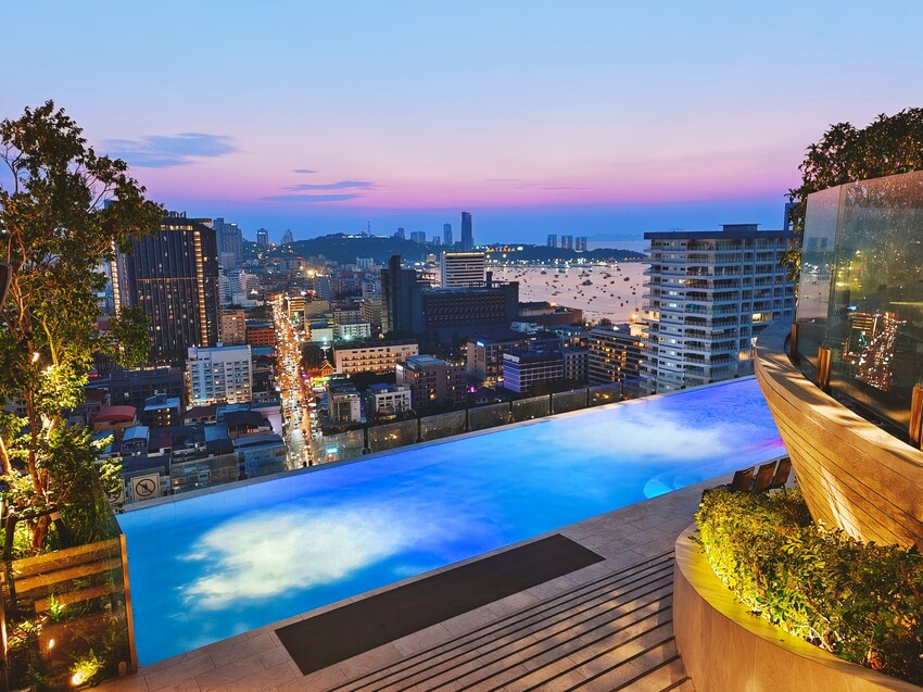 泰國芭達雅自由行  Veranda Resort Pattaya - MGallery、Somerset Pattaya 輕奢五星飯店賞日落、登上 Ocean Sky 看猛男舞團表演