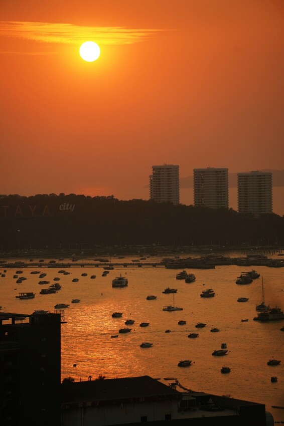 泰國芭達雅自由行  Veranda Resort Pattaya - MGallery、Somerset Pattaya 輕奢五星飯店賞日落、登上 Ocean Sky 看猛男舞團表演