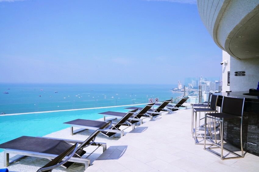 泰國芭達雅自由行  Veranda Resort Pattaya - MGallery、Somerset Pattaya 輕奢五星飯店賞日落、登上 Ocean Sky 看猛男舞團表演