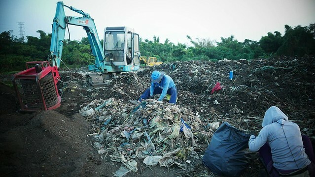 The Movie posters and stills of Taiwan record movie 