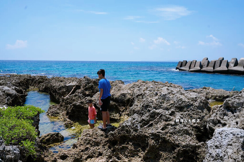 好像到沖繩「國境最南鼻頭漁港」,鄰近鵝鑾鼻公園,墾丁超清澈小 好像到沖繩「國境最南鼻頭漁港」,鄰近鵝鑾鼻公園,墾丁超清澈小