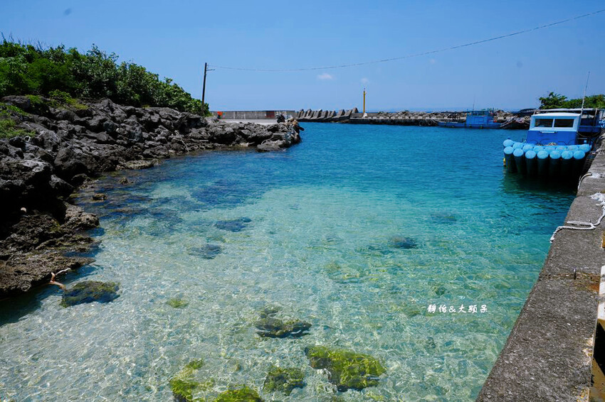 好像到沖繩「國境最南鼻頭漁港」,鄰近鵝鑾鼻公園,墾丁超清澈小 好像到沖繩「國境最南鼻頭漁港」,鄰近鵝鑾鼻公園,墾丁超清澈小