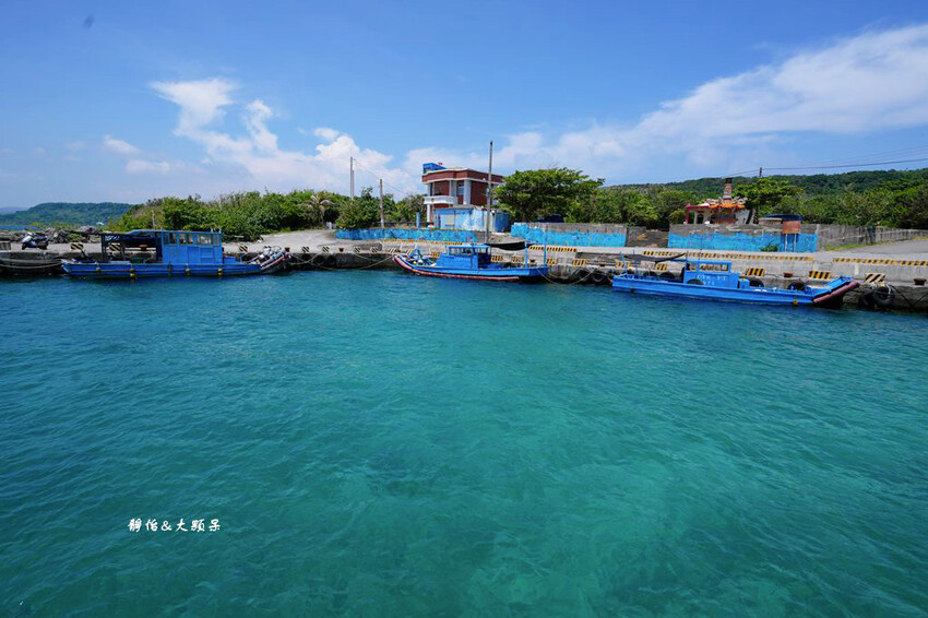 好像到沖繩「國境最南鼻頭漁港」,鄰近鵝鑾鼻公園,墾丁超清澈小 好像到沖繩「國境最南鼻頭漁港」,鄰近鵝鑾鼻公園,墾丁超清澈小