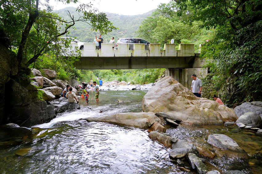 宜蘭溪邊玩水撈魚「圳頭鴛鴦溪」,員山隱藏版溪邊烤肉、親子玩水