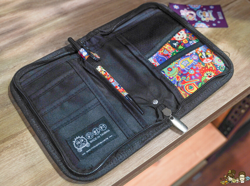 解開彩虹密碼的網紅打卡熱點 彩虹文創 台中草悟道店，獨家彩虹村商品、童趣歡樂打卡點、可休憩喝咖啡吃冰、台中伴手禮 - 跟著尼力吃喝玩樂＆親子生活