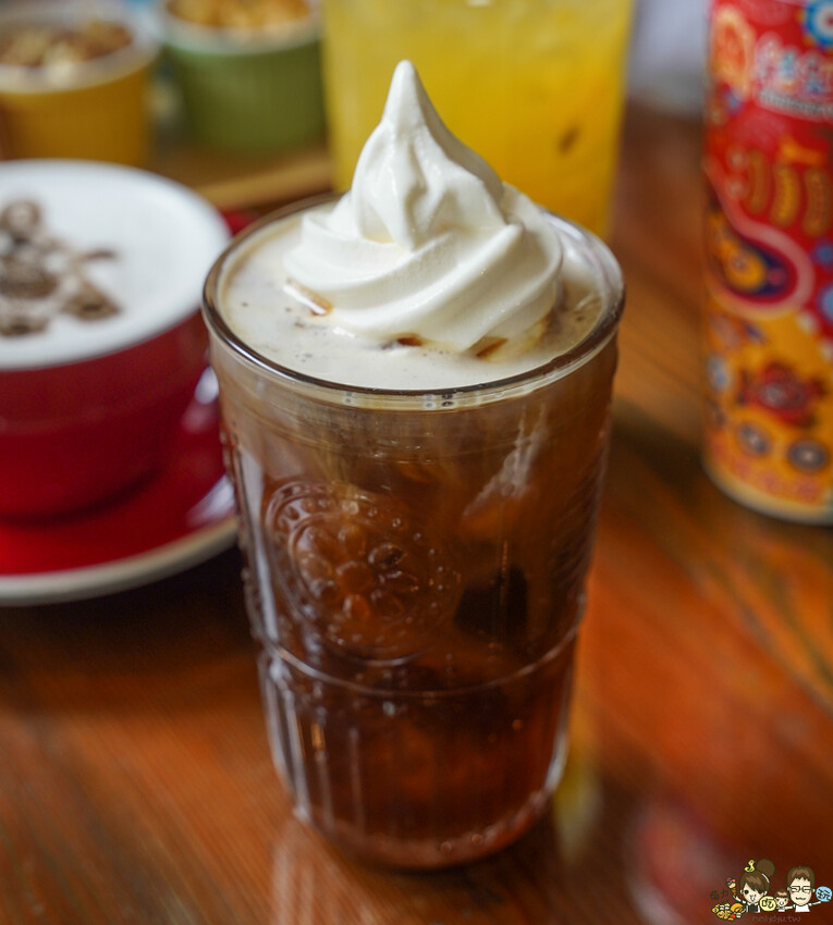 解開彩虹密碼的網紅打卡熱點 彩虹文創 台中草悟道店，獨家彩虹村商品、童趣歡樂打卡點、可休憩喝咖啡吃冰、台中伴手禮 - 跟著尼力吃喝玩樂＆親子生活