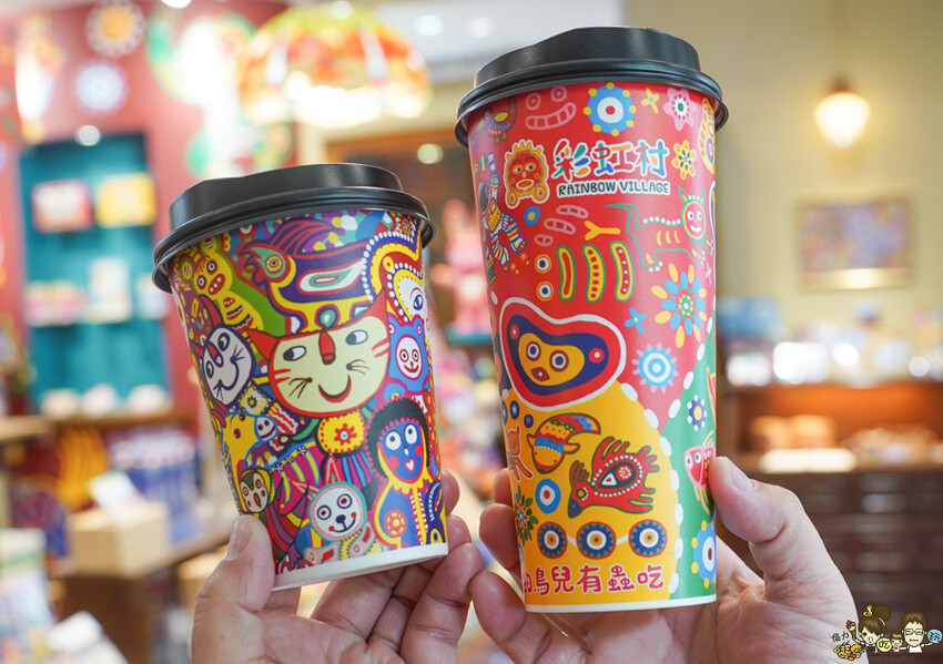 解開彩虹密碼的網紅打卡熱點 彩虹文創 台中草悟道店，獨家彩虹村商品、童趣歡樂打卡點、可休憩喝咖啡吃冰、台中伴手禮 - 跟著尼力吃喝玩樂＆親子生活