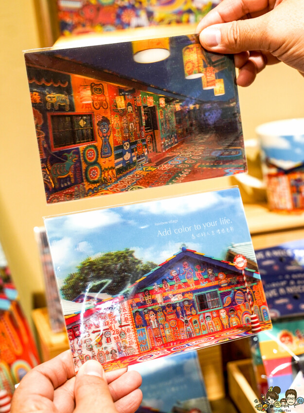 解開彩虹密碼的網紅打卡熱點 彩虹文創 台中草悟道店，獨家彩虹村商品、童趣歡樂打卡點、可休憩喝咖啡吃冰、台中伴手禮 - 跟著尼力吃喝玩樂＆親子生活
