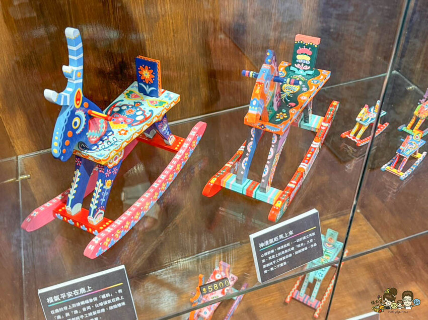 解開彩虹密碼的網紅打卡熱點 彩虹文創 台中草悟道店，獨家彩虹村商品、童趣歡樂打卡點、可休憩喝咖啡吃冰、台中伴手禮 - 跟著尼力吃喝玩樂＆親子生活