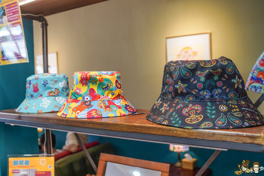 解開彩虹密碼的網紅打卡熱點 彩虹文創 台中草悟道店，獨家彩虹村商品、童趣歡樂打卡點、可休憩喝咖啡吃冰、台中伴手禮 - 跟著尼力吃喝玩樂＆親子生活