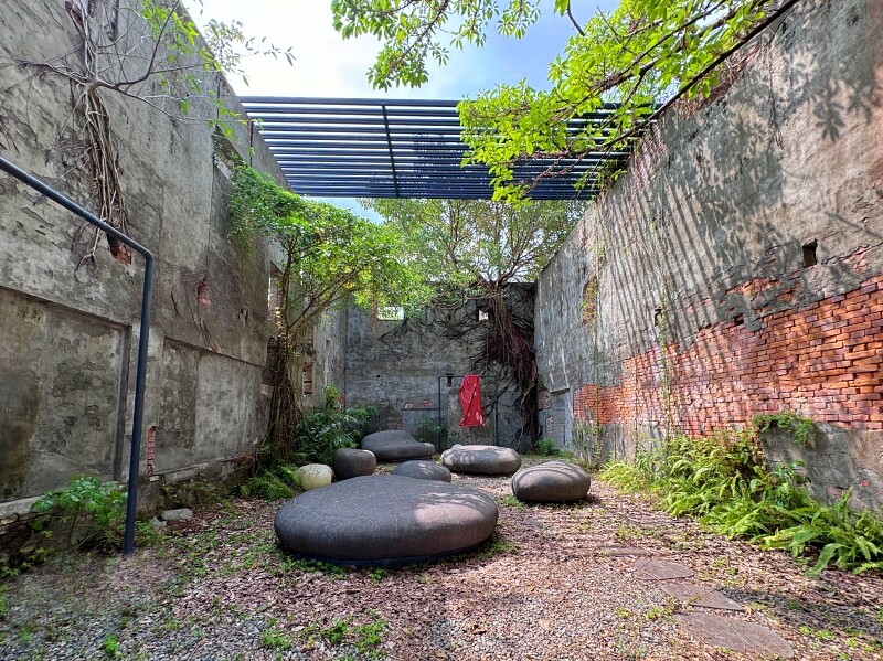 宜蘭縣壯圍鄉古亭穀倉，甘之如宜園區》舊穀倉內隱藏超殺IG熱點，廢墟老屋變身網美必拍聖地