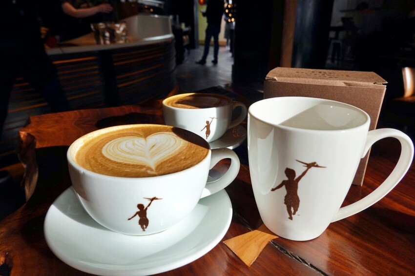 美國【西雅圖】Storyville Coffee Pike Place，喝咖啡送馬克杯，大樓裡的隱藏版咖啡廳
