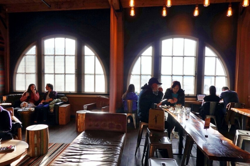 美國【西雅圖】Storyville Coffee Pike Place，喝咖啡送馬克杯，大樓裡的隱藏版咖啡廳