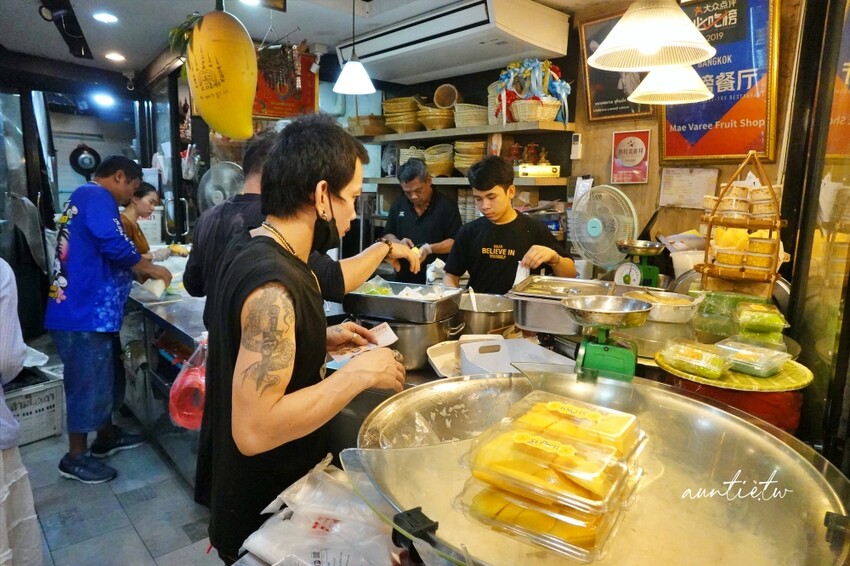 泰國【曼谷】Thong Lor 站｜Mae Varee 芒果糯米飯，香甜芒果熱熱椰漿，曼谷最愛芒果糯米飯沒有之一！
