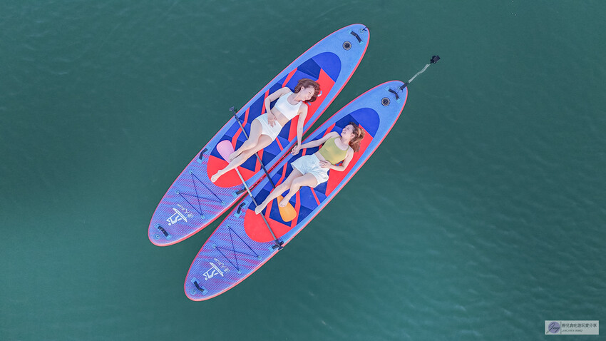 早起真的太值得了！在湖上划SUP迎接日出，還能拿到專屬的空拍攝影短影片，完全是新手也能輕鬆上手的完美體驗。