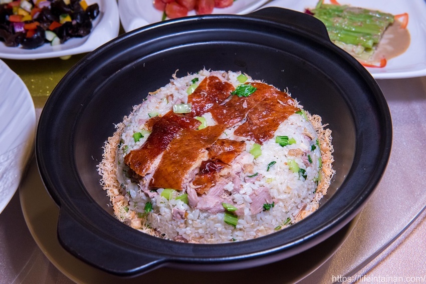 台南市南區台南一鴨六吃脆皮烤鴨在這裡,全新推出雙人、四人份福圓鴨套餐,招牌城旅軒中餐廳,搭配鴨肉的上海菜飯、紅袍孜然香酥等20種鴨料理~城旅軒中餐廳