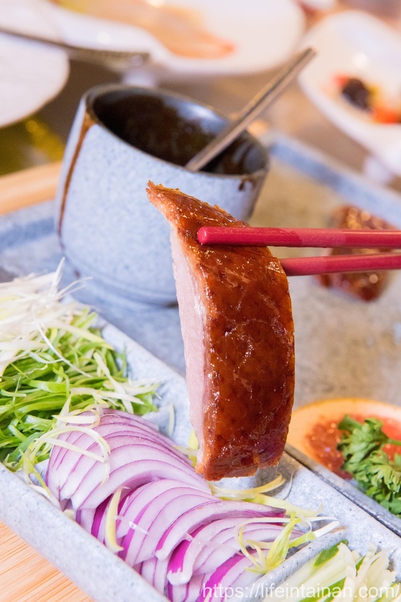 台南市南區台南一鴨六吃脆皮烤鴨在這裡,全新推出雙人、四人份福圓鴨套餐,招牌城旅軒中餐廳,搭配鴨肉的上海菜飯、紅袍孜然香酥等20種鴨料理~城旅軒中餐廳