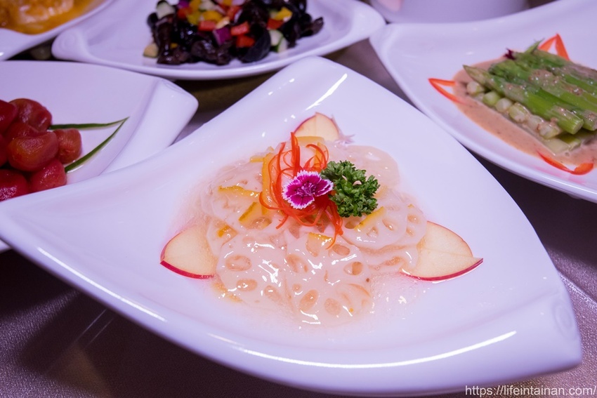 台南市南區台南一鴨六吃脆皮烤鴨在這裡,全新推出雙人、四人份福圓鴨套餐,招牌城旅軒中餐廳,搭配鴨肉的上海菜飯、紅袍孜然香酥等20種鴨料理~城旅軒中餐廳