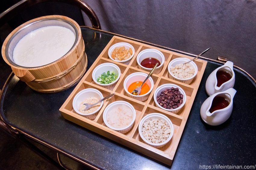 台南市南區台南一鴨六吃脆皮烤鴨在這裡,全新推出雙人、四人份福圓鴨套餐,招牌城旅軒中餐廳,搭配鴨肉的上海菜飯、紅袍孜然香酥等20種鴨料理~城旅軒中餐廳