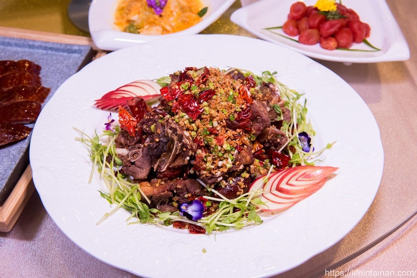 台南市南區台南一鴨六吃脆皮烤鴨在這裡,全新推出雙人、四人份福圓鴨套餐,招牌城旅軒中餐廳,搭配鴨肉的上海菜飯、紅袍孜然香酥等20種鴨料理~城旅軒中餐廳