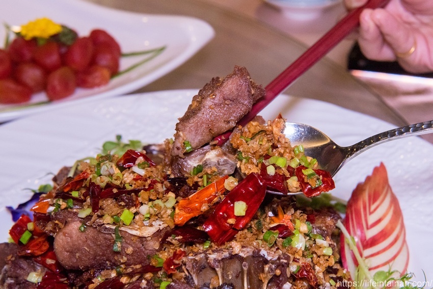 台南市南區台南一鴨六吃脆皮烤鴨在這裡,全新推出雙人、四人份福圓鴨套餐,招牌城旅軒中餐廳,搭配鴨肉的上海菜飯、紅袍孜然香酥等20種鴨料理~城旅軒中餐廳