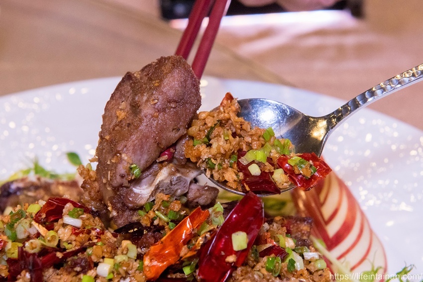 台南市南區台南一鴨六吃脆皮烤鴨在這裡,全新推出雙人、四人份福圓鴨套餐,招牌城旅軒中餐廳,搭配鴨肉的上海菜飯、紅袍孜然香酥等20種鴨料理~城旅軒中餐廳